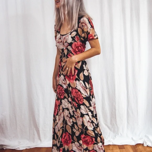 90s Floral Fit & Flare Maxi Dress - Picture 10 of 14